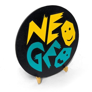 Grawerowany znak z logo Neo Geo – wyświetlacz Retro SNK Arcade zdjęcie 4