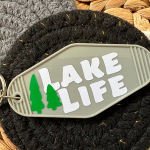 Lake Life 2-Sided Vintage Style Motel Keychain