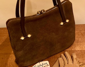 Vintage Braune Wildleder Waldybag | Klassische Englische Handtasche mit Gold Bow Detail | Kastige Geldbörse im Stil der 50er Jahre