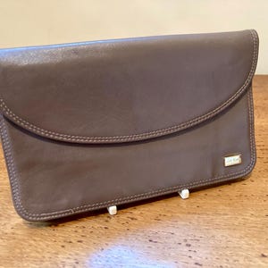Monedero vintage de piel de color topo de los años 90, fino, con compartimentos para monedas con cremallera