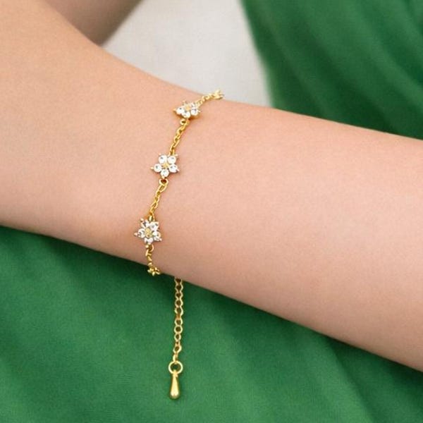 Elegant gold flower bracelet with Clear Crystals Dainty Floral Chain Bracelet for Woman Minimal Jewelry Gift for Her