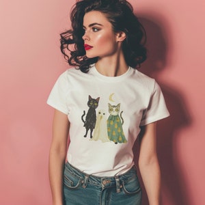 Vintage Cat Shirt, Halloween Tee, Spooky T-Shirt, Animal Lover Retro Kitty Clothing Vintage Kitsch Aesthetic Funky Cat Stuff Cute Kittens