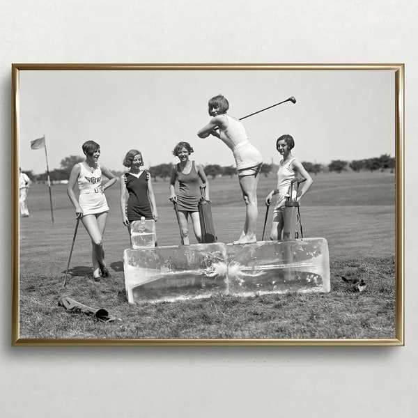 Vintage vrouwen golfers print muur decor, zwart witte golf kunst, grappige golf scène, vrouwen golfen op ijs, retro foto, digitale DOWNLOAD