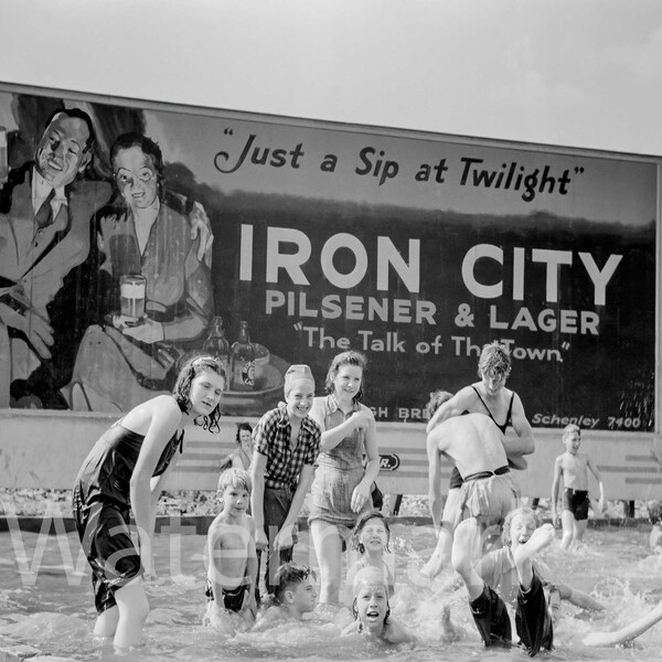 943 Iron City, Pittsburgh PA, photos vintage de Pennsylvanie, vieux Pittsburgh, photographie en noir et blanc Poster