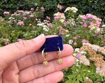Mini Jhumkis – Orecchini in ottone dorato