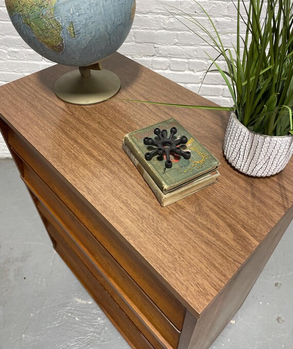 Mid Century Modern Scalloped Drawer DRESSER by Johnson Carper, c. 1960's