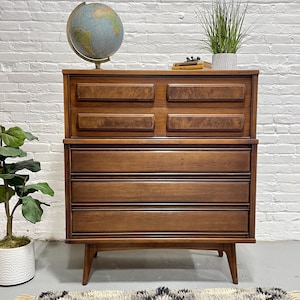 Mid Century MODERN Walnut Burled DRESSER by United Furniture Co., c. 1960&#39;s