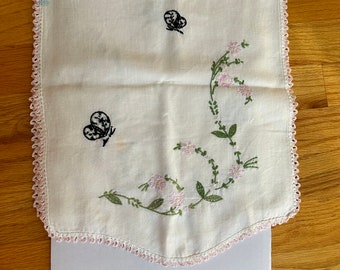 Vintage embroidery table scarf