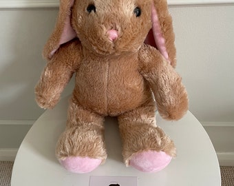 Grand lapin avec bordure rose