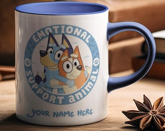 Caneca de café/chá com tema de animal de apoio emocional – Presente para ele/ela – Inspirada em Bluey – Opções de cores – Personalizada