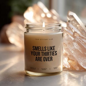 Smells Like Your Thirties Are Over – Lustige Kerze Zum 40. Geburtstag, Geschenkidee Frau Mann, Duftkerze Sojawachs Transparentes Glas