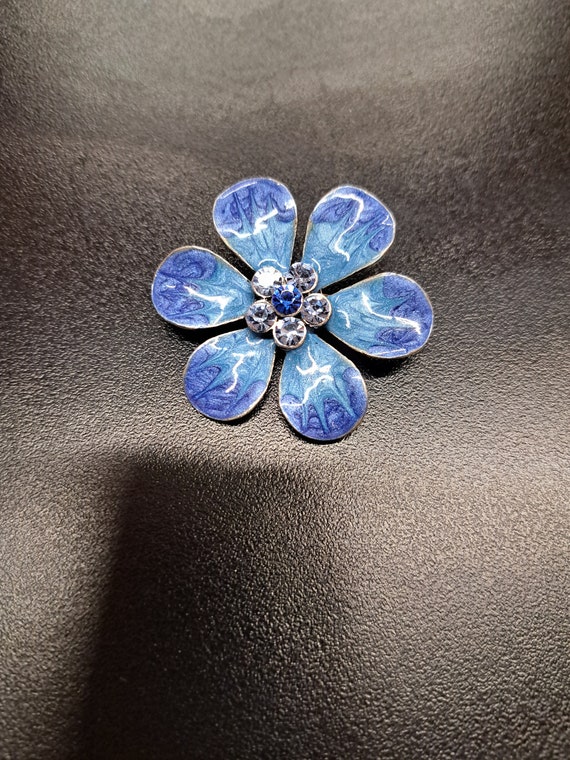 Vintage blue cloisonne flower design brooch with m