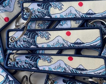 Llavero con etiqueta a reacción bordada a doble cara estilo ola japonesa
