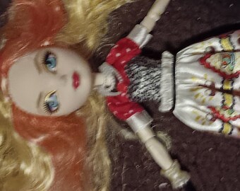 Ever after high Apple White doll