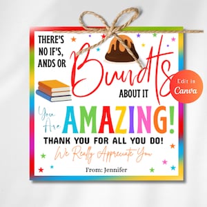 Könnte beinhalten: Ein farbenfroher, druckbarer Geschenkanhänger mit dem Text "There's no if's, ands or buts about it You are AMAZING! Thank you for all you do! We really appreciate you. From: Jennifer". Der Anhänger hat einen Regenbogenhintergrund mit Sternen und ein Cartoon-Bild eines Schokoladen-Bundkuchens.