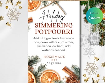 Peut inclure: Une étiquette rectangulaire avec les mots "Holiday Simmering Potpourri" en écriture élégante. L'étiquette présente des illustrations de tranches d'orange, de bâtons de cannelle et de branches de pin. Le texte donne des instructions d'utilisation.
