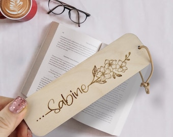 Lesezeichen personalisiert. Aus Holz mit Name, Motiven, Sprüche und Wunschtext graviert aus Bayern. Geschenk Bücherliebhaber. Mit Lederband