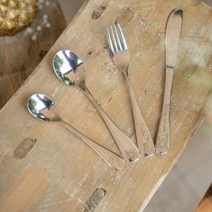 Kinderbesteck personalisiert. 4Teilig mit Namen und 750 Motiven mit Gravur. Mutmacher, Geschenk Kind, für Zwillinge, Hochwertiges Edelstahl