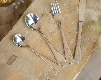 Kinderbesteck personalisiert. 4Teilig mit Namen und 5.00 Motiven mit Gravur. Mutmacher, Geschenk Kind, für Zwillinge, Hochwertiges Edelstahl