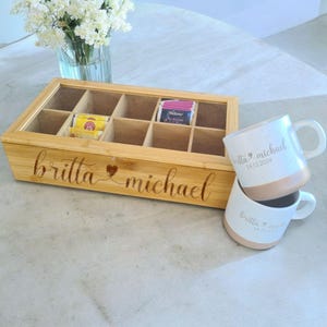 XL Teebox Bambus. Hochzeitsgeschenk personalisiert. 10 Fächer graviert mit Namen. Stilvolle Tee Box für ein Brautpaar mit Naturverbundenheit