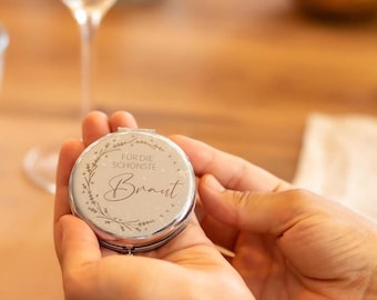 A mirror designed with love – the perfect gift for the bride and bridesmaids, sure to touch hearts and bring a smile. Also ideal for Mother's Day.