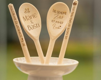 Personalized wedding gift: a wooden spoon with custom engraving, names, and a design. Give a practical gift for a couple's special day.