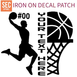 Könnte beinhalten: Schwarz-weißes Bügelbild mit einem Basketballspieler, der einen Korb wirft, einem Basketballkorb und dem Text "YOUR TEXT HERE" und "#00".