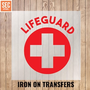 Puede incluir: Transferencia de planchado con el símbolo de socorrista, rojo y blanco. La palabra «LIFEGUARD» está arqueada sobre un círculo rojo que contiene una cruz blanca. Las palabras «IRON ON TRANSFERS» están impresas debajo. Logotipo de SEC Apparel en la esquina superior izquierda.