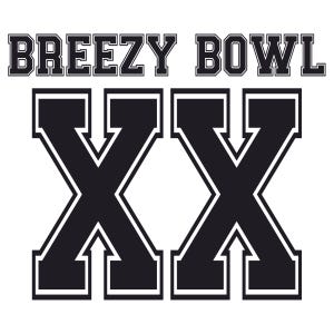 Pode incluir: Um design gráfico com as palavras "BREEZY BOWL" em negrito e em blocos acima de dois grandes "XX" estilizados. O texto e os símbolos são pretos com contornos brancos, sobre um fundo branco.