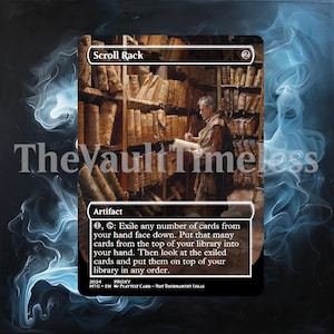 Pode incluir: Um cartão de Magic: The Gathering chamado "Scroll Rack". É um cartão de artefato com um custo de mana de 2. A arte do cartão mostra um homem em uma sala cheia de estantes. O texto do cartão diz: "1, : Exile any number of cards from your hand face down. Put that many cards from the top of your library into your hand. Then look at the exiled cards and put them on top of your library in any order."