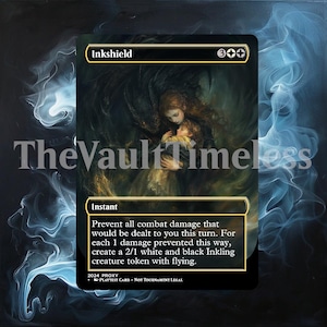 Puede incluir: Una carta de Magic: The Gathering con un borde dorado y una ilustración en blanco y negro de una mujer sosteniendo a un niño. La carta se titula "Inkshield" y tiene el texto "Previene todo el daño de combate que te infligirían este turno. Por cada 1 punto de daño prevenido de esta manera, crea una ficha de criatura Inkling blanca y negra 2/1 con volar."