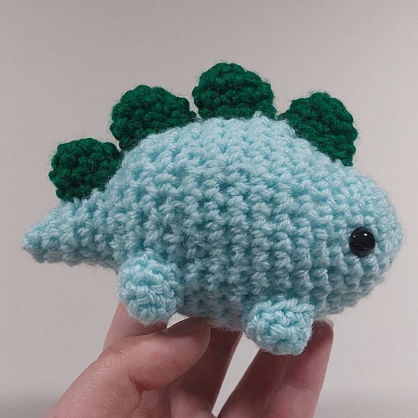 Mini stégosaure peluche dino au crochet