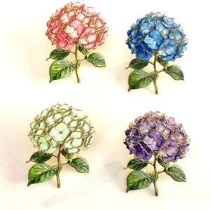 Set Of 4 Small Coastal Grandma Cape Cod Nantucket Beach Wedding Shower Favor 1" HYDRANGEA Collar Brooch Tie Tack Pins