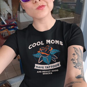 cool moms have tattoos Unisex Jersey Short Sleeve Tee