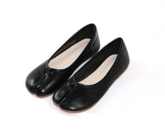 Tabi Mary Jane Flats en cuir noir classique – Chaussures de ballet chics à bout fendu, design confortable à enfiler, chaussures polyvalentes
