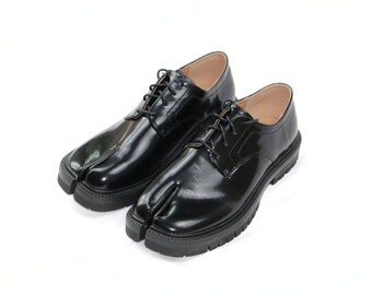 Zapatos Derby negros brillantes con punta dividida | Calzado exclusivo para hombre inspirado en Tabi | Zapatos de vestir de cuero de lujo