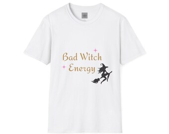 Camiseta unisex de estilo suave con energía de bruja mala, camiseta informal de Halloween, ropa de brujería, regalo para brujas, camiseta de temporada espeluznante