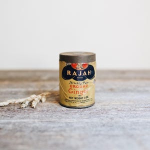 Vintage Original Rajah Brand 2 ounce Ground Ginger Kitchen Spice Tin, Rustic Country Kitchen Decor Vintage Label, The Quaker Maid Company
