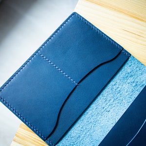 Cartera de cuero para pasaporte, funda para pasaporte de hombre, estuche para pasaporte de viaje, regalo de cumpleaños imagen 2