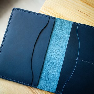Cartera de cuero para pasaporte, funda para pasaporte de hombre, estuche para pasaporte de viaje, regalo de cumpleaños imagen 4