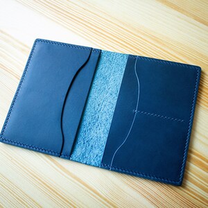 Cartera de cuero para pasaporte, funda para pasaporte de hombre, estuche para pasaporte de viaje, regalo de cumpleaños imagen 7