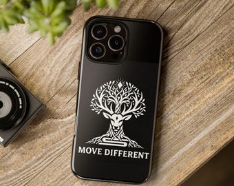 Telefoonhoesje met levensboom hert ontwerp | Move Different, beschermende zwarte hoes