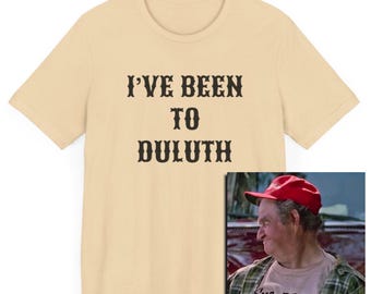 ダルース映画Tシャツ、80年代コメディTシャツ、面白いギフトシャツ、夏休みトップス、ユニセックスジャージー半袖Tシャツ、素晴らしいアウトドア、ミネソタ旅行