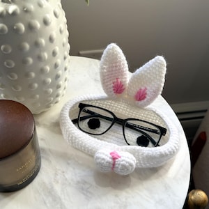 Crochet Bunny Glasses Holder, Bunny Eyeglass Tray, Mother’s Day Gift, Bunny Glasses Holder, Glasses Holder, Crochet Bunny Glasses Holder