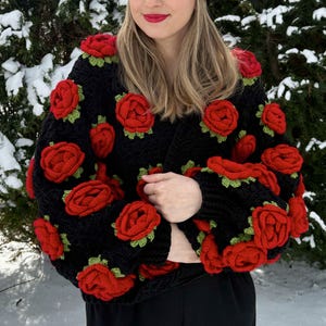 Handgemachte gehäkelte Rosenjacke, Valentinstag, rote Rosen, Boho Häkeljacke, Patchwork Rosenjacke, 3D Rosenjacke