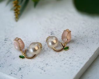 Orecchini a bottone con perle in oro rosa, orecchini di perle di fiori, regalo con fascino floreale, orecchini di perle d'oro, gioielli di perle fatti a mano per lei, regalo per la mamma