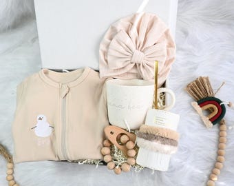 Newborn Gift Set,Baby Shower Gift Box,Custom Baby name,Personalized New Baby Gift Set,Expecting Mother,Baby Girl Present,Welcome Baby Gift