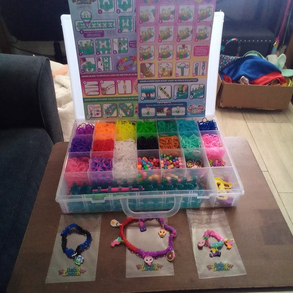 Custom rainbow looms by Camila, rainbow looms for kids, rainbow loom bracelets, rainbow loom necklaces, rainbow loom rings