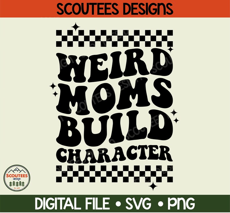 Op de afbeelding: Zwart-wit digitaal ontwerpbestand met de tekst "Weird Moms Build Character" in een retro-lettertype stijl. Het ontwerp bevat een geruit patroon en sterren.