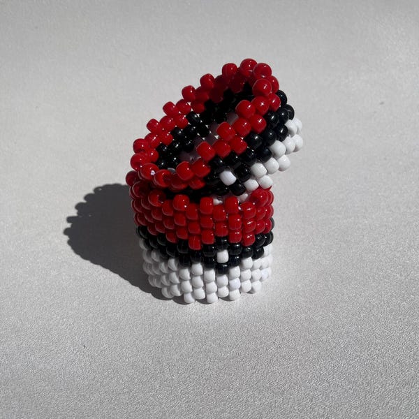 Varias esposas kandi de Pokeball
